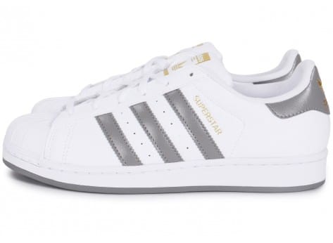 superstar grise et blanche femme