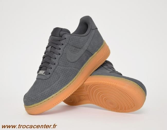 nike air force one noir semelle marron