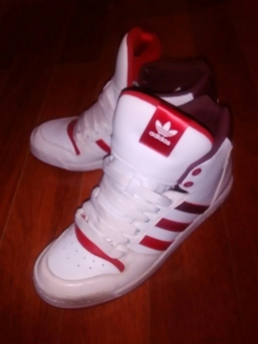 basket adidas rouge et blanche