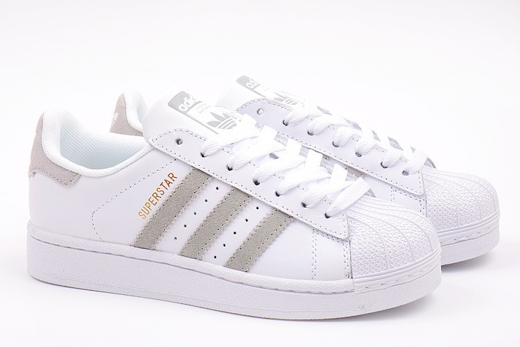 superstar femme blanche et or